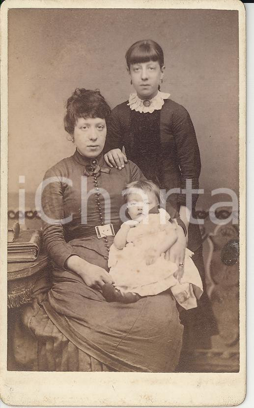 Fotografia d epoca originale 1880 ca AREA DI RAVENNA Ritratto di donna con le due figlie   Foto VINTAGE CDV 1