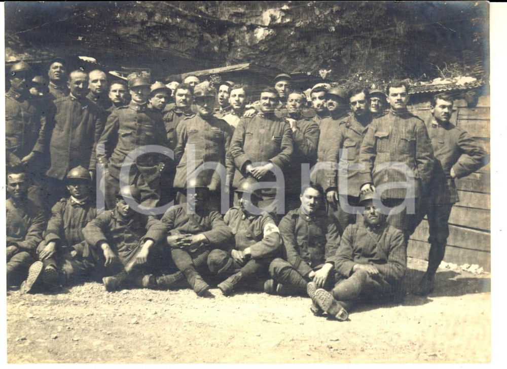 Fotografia d epoca originale 1916 WW1 ZONA DI GUERRA Battaglione di fanteria con ufficiale sanitario Foto 1