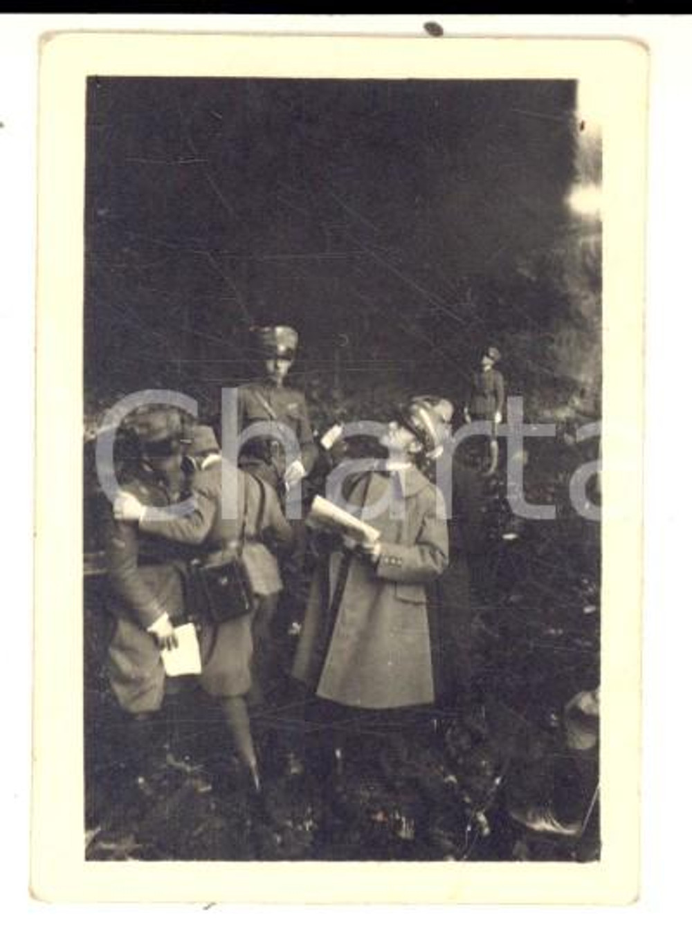 Fotografia d epoca originale 1916 WW1 ZONA DI GUERRA Ufficiali di fanteria durante un esplorazione Foto 4x6 1