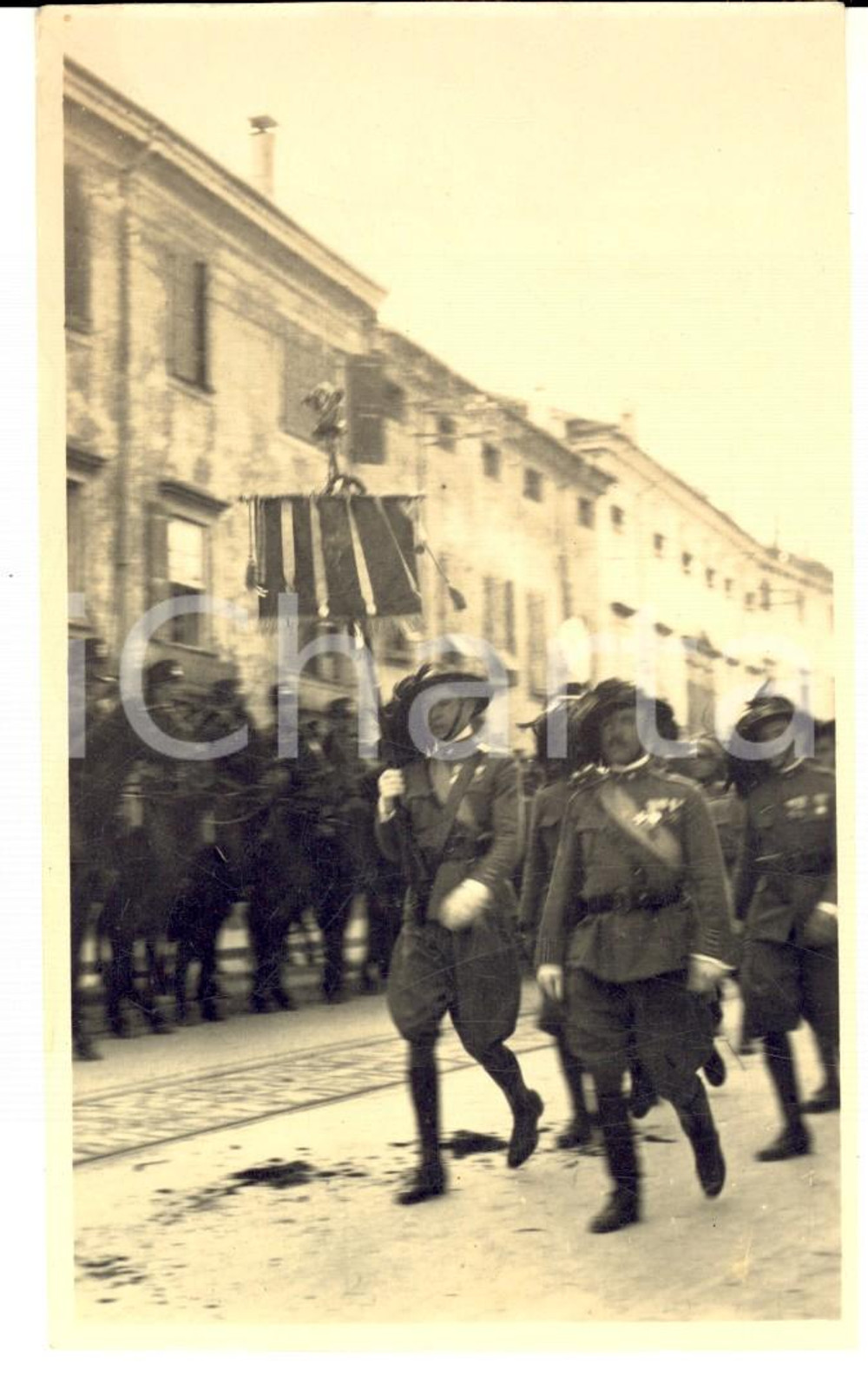 Fotografia d epoca originale 1921 UDINE Bersaglieri partono per cerimonia VI centenario morte di Dante Foto 1