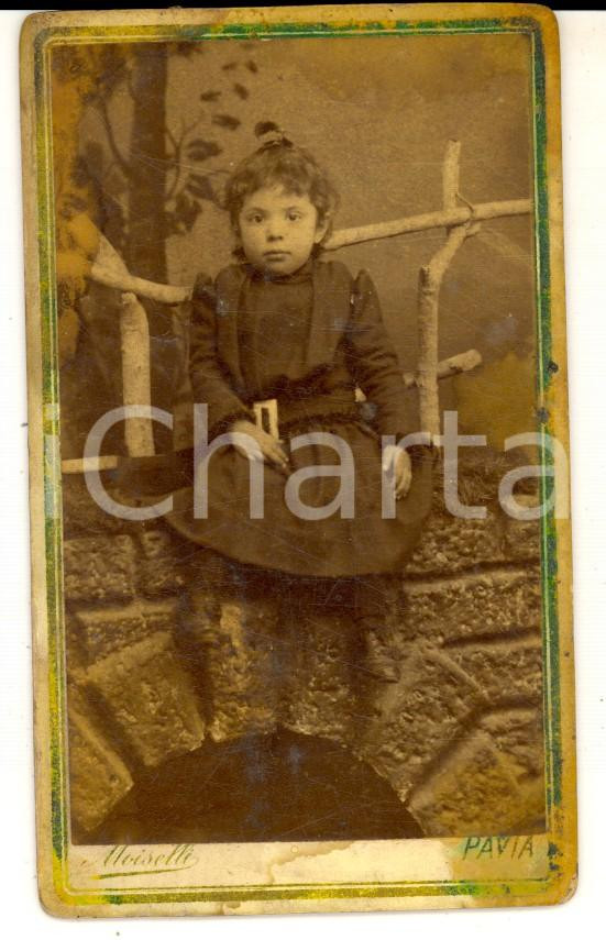 Fotografia d epoca originale 1892 PAVIA Ritratto di bambina su ponticello  Fotografia MOISELLI CDV 1