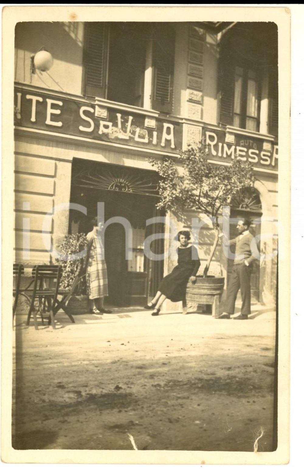 Fotografia d epoca originale 1930 ca s. l. ITALIA Tre amici al RISTORANTE SAVOIA Foto cartolina VINTAGE 1