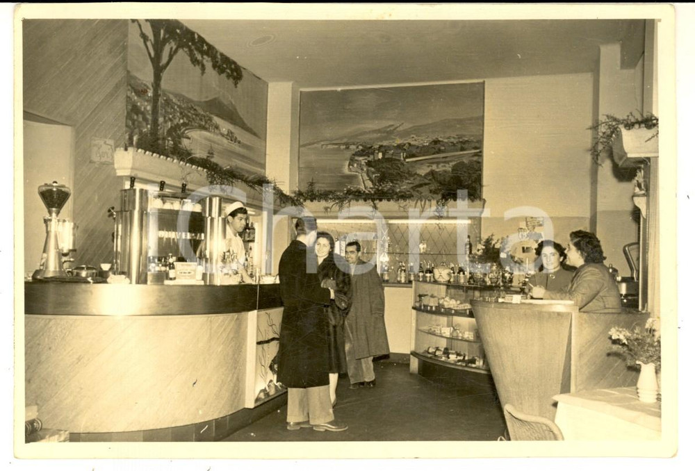 Fotografia d epoca originale 1950 ca NAPOLI Interno di un bar pasticceria  Fotografia VINTAGE 15x10 cm 1