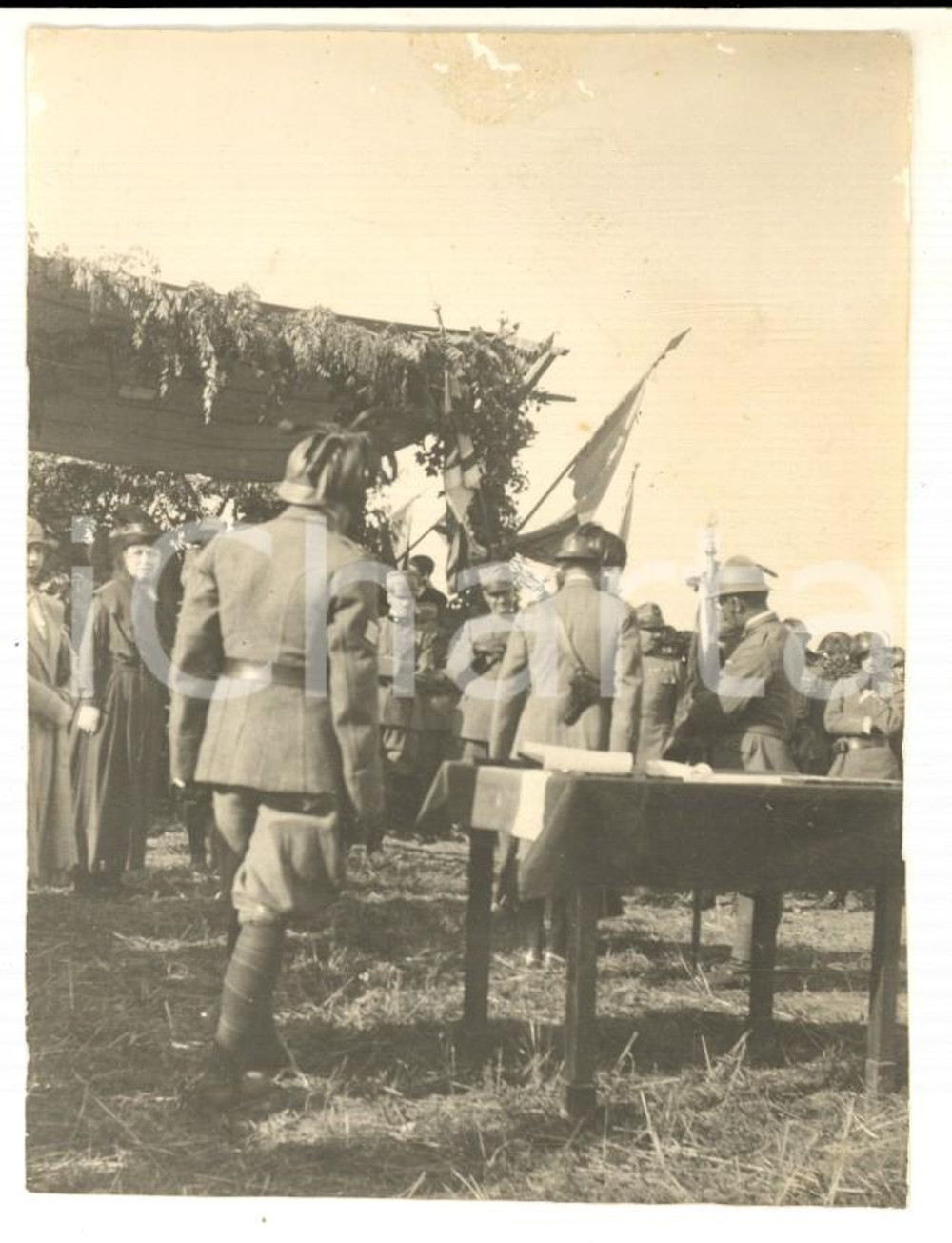 Fotografia d epoca originale 1918 WW1 BUSSOLENGO Cerimonia consegna gagliardetto 6° BERSAGLIERI Foto 8x10 1