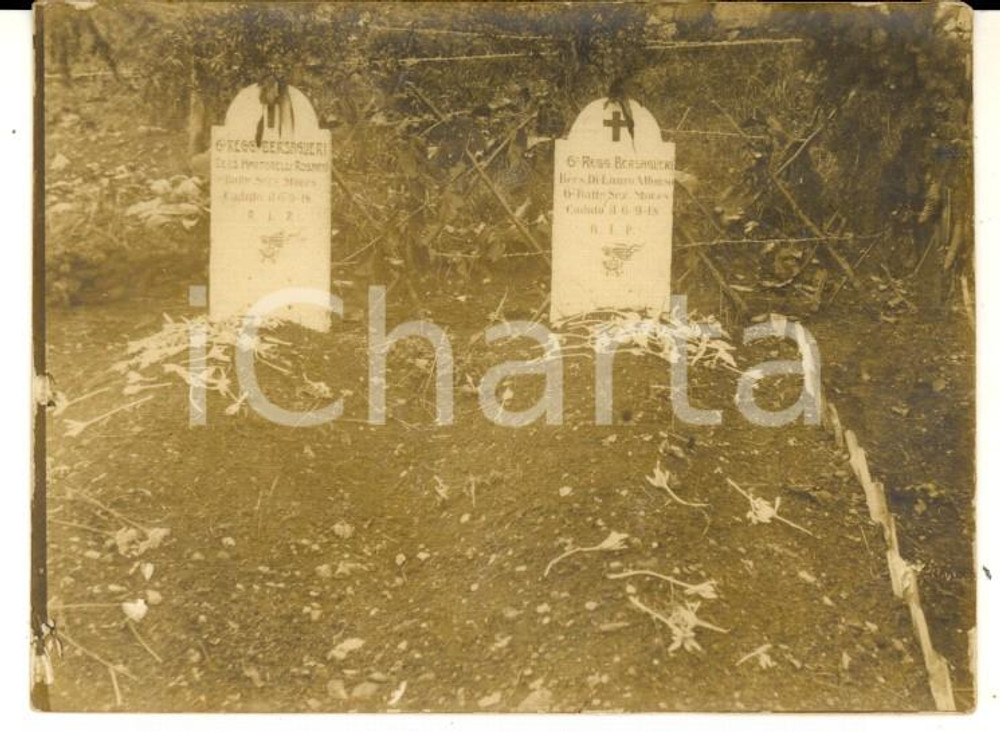 Fotografia d epoca originale 1919 REDIPUGLIA ? Tombe Caduti MARTORELLI e DI LAURO 6Â° Bersaglieri Foto 9x6 1