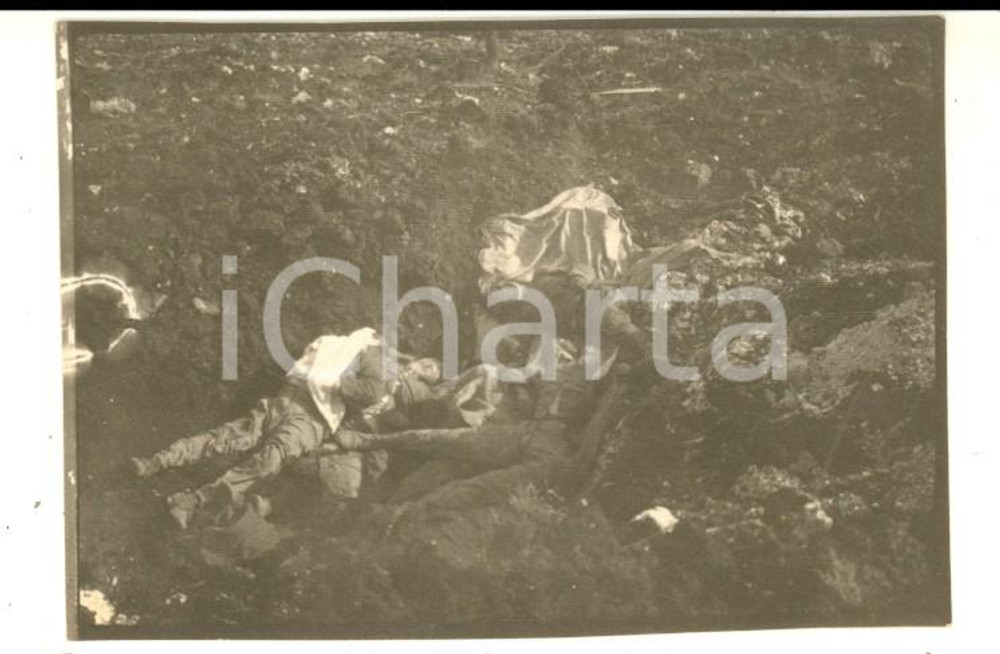 Fotografia d epoca originale 1919 WW1 CASTELLO NUOVO Vittime italiane in trincea dopo un assalto Foto 8x5 1