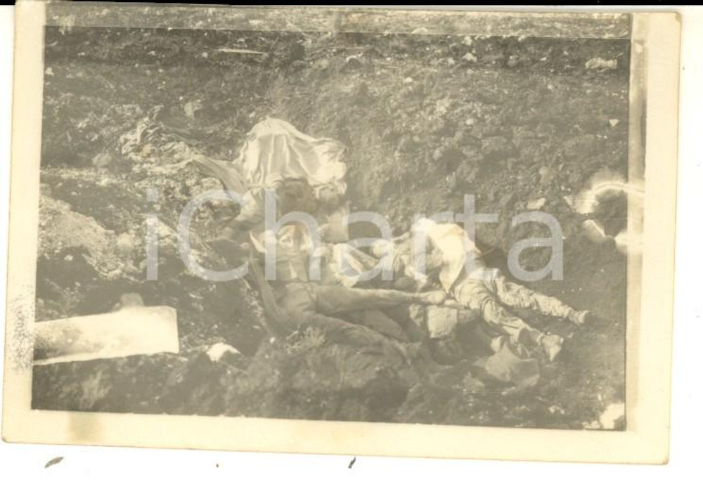Fotografia d epoca originale 1919 WW1 CASTELLO NUOVO Vittime italiane in trincea dopo un assalto  Foto 8x5 1