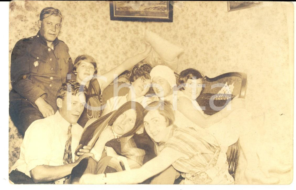 Fotografia d epoca originale 1940 ca WW2 ITALIA Scherzi tra soldati tedeschi e giovani italiane Foto CURIOSA 1