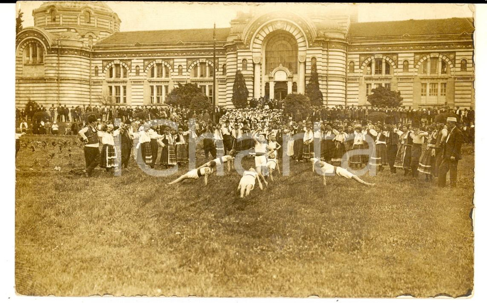 Fotografia d epoca originale 1900 ca SOFIA BULGARIA Terme  Bambini ginnasti e danze tradizionali Foto 1