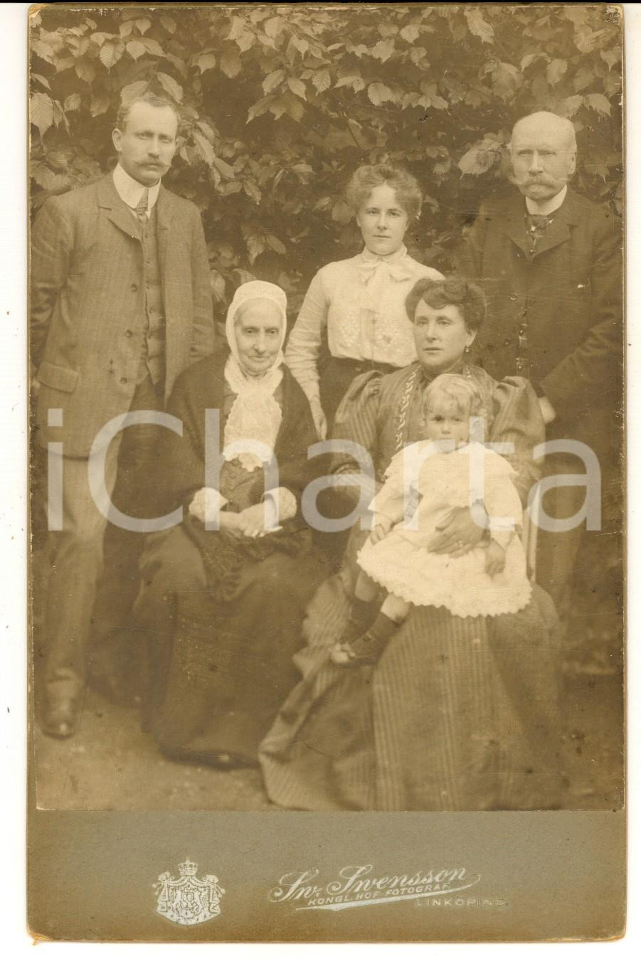 Fotografia d epoca originale 1890 ca LINKOPING Ritratto di famiglia in giardino Foto Swen SWENSSON 11x16 cm 1