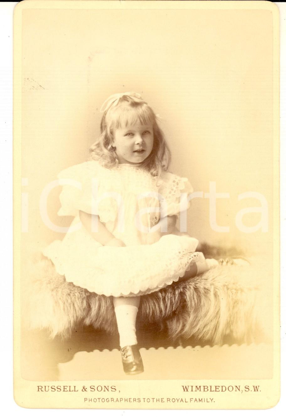 Fotografia d epoca originale 1900 ca WIMBLEDON Ritratto di bambina in abito bianco Foto RUSSELL & SONS 1
