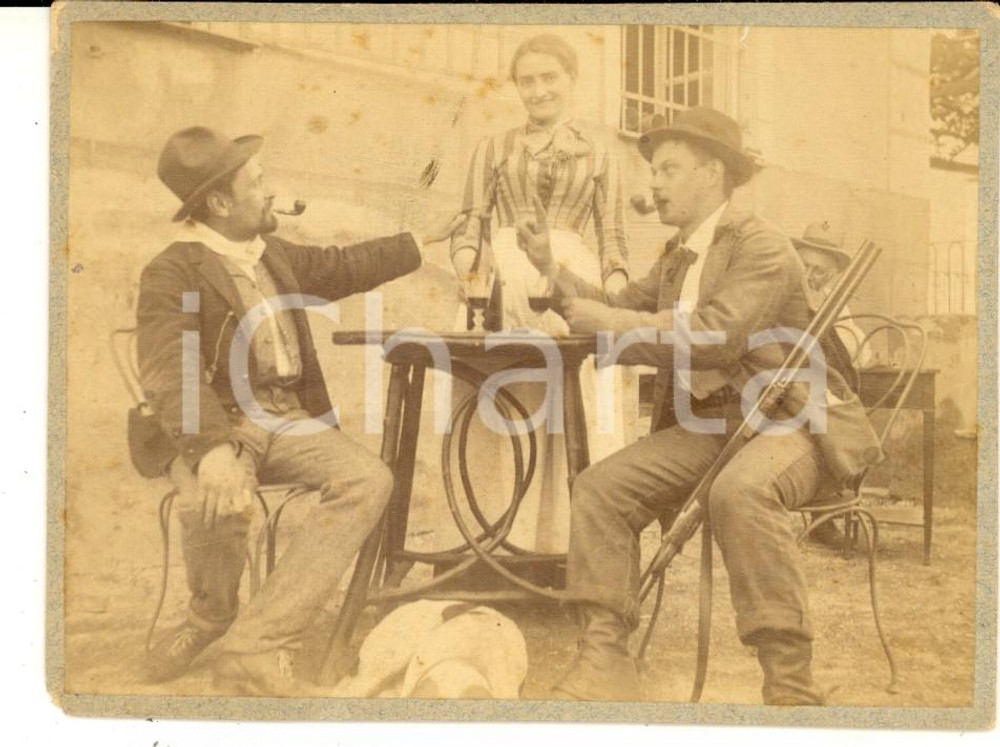 Fotografia d epoca originale 1900 ca AREA LOMBARDA Un brindisi tra cacciatori Foto VINTAGE CURIOSA 12x9 1