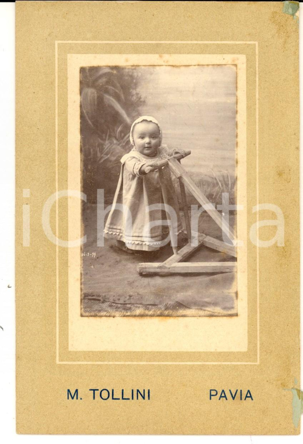 Fotografia d epoca originale 1910 ca PAVIA Ritratto di bambino con cavalletto Foto M. TOLLINI 10x15 cm 1