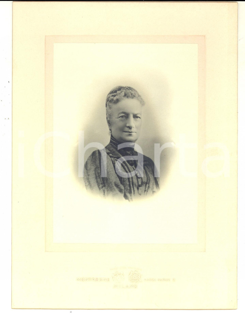 Fotografia d epoca originale 1900 ca MILANO Ritratto di anziana donna in abito ricamato Foto MONTABONE 1