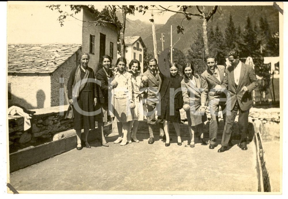 Fotografia d epoca originale 1929 MADESIMO SO Gruppo di visitatori all albergo CASCATA Foto 18x12 cm 1