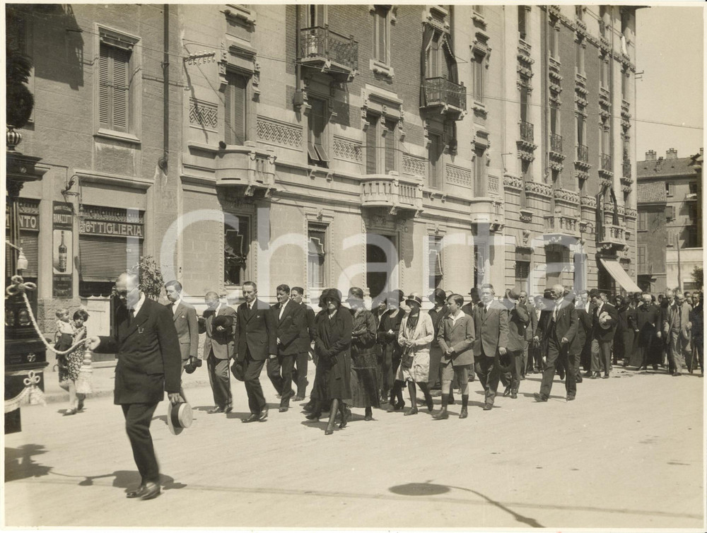Fotografia d epoca originale 1940 ca MILANO CORSO CONCORDIA  Funerali di Innocente GALIMBERTI Foto  23x17 1