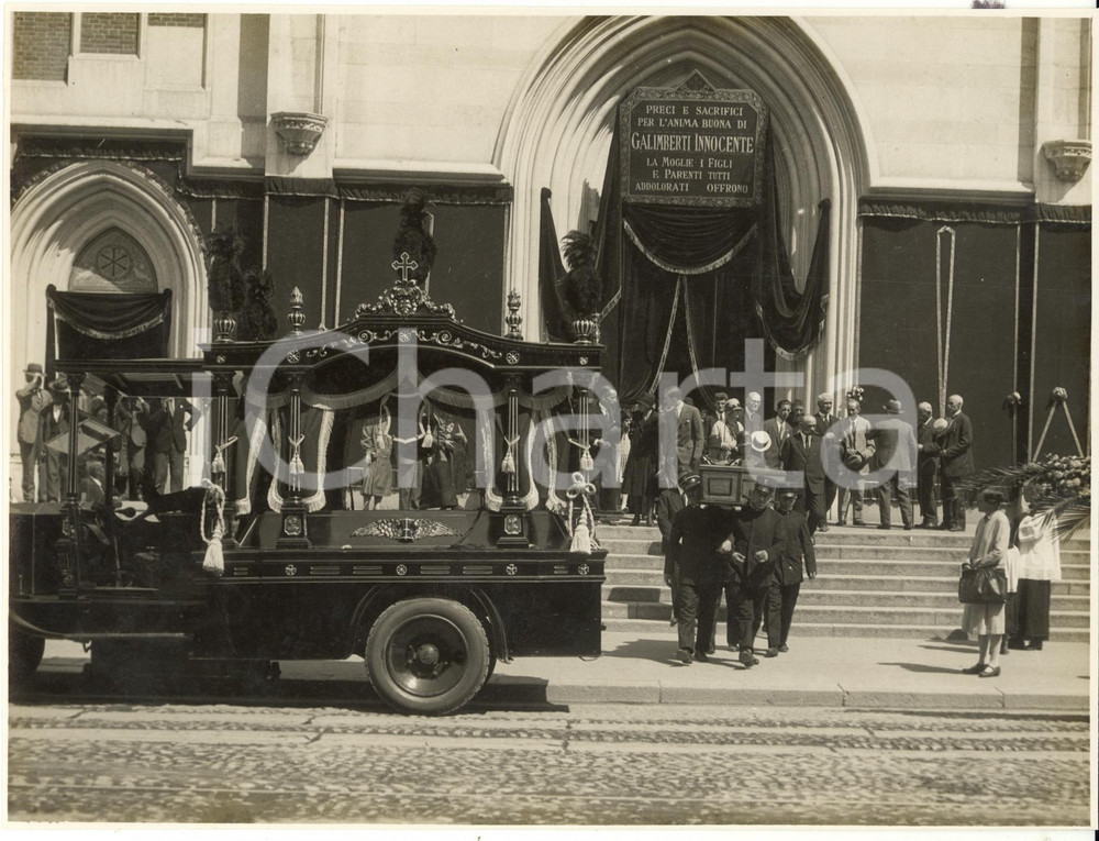 Fotografia d epoca originale 1940 ca MILANO Chiesa Santa Maria del Suffragio  Funerali Innocente GALIMBERTI 1
