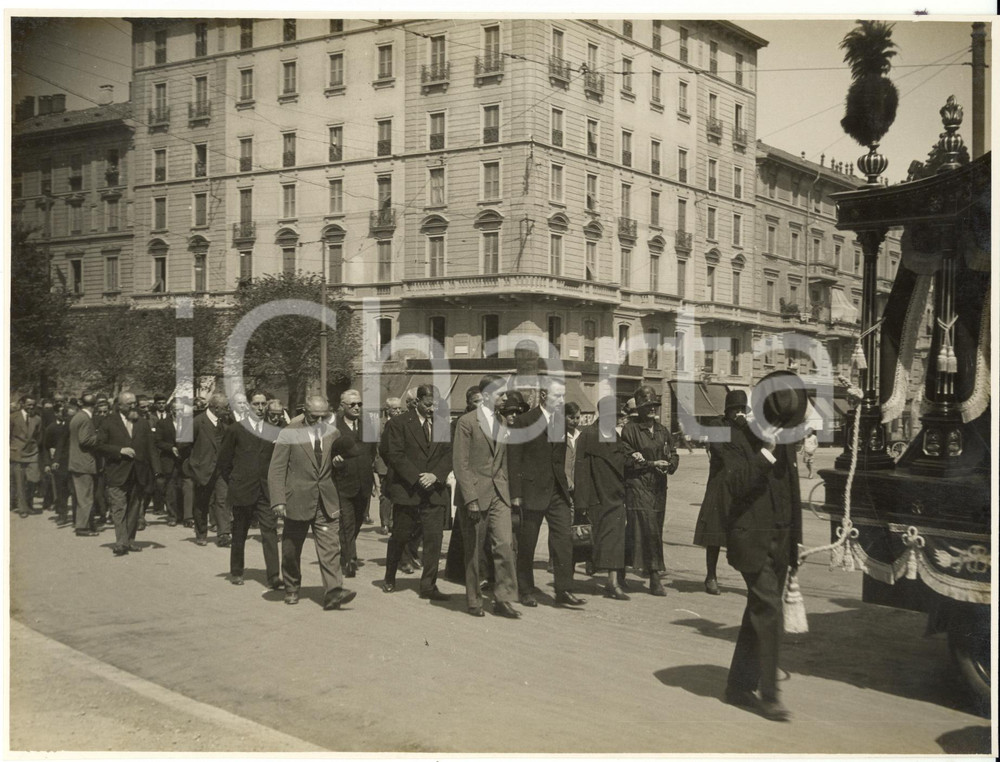 Fotografia d epoca originale 1940 ca MILANO Corso Concordia  Processione funebre per Innocente Galimberti 1