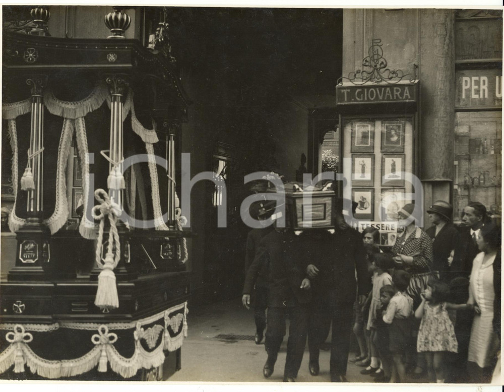 Fotografia d epoca originale 1940 ca MILANO CORSO CONCORDIA Trasporto della salma di Innocente GALIMBERTI 1