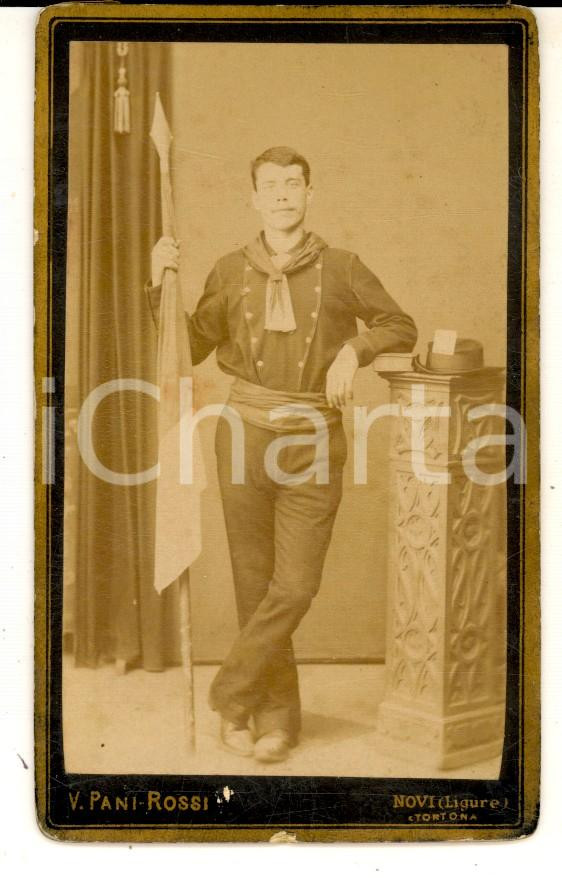 Fotografia d epoca originale 1865 ca NOVI LIGURE Ritratto di volontario garibaldino con bandiera  Foto 1