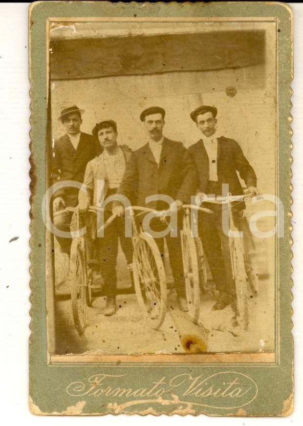 Fotografia d epoca originale 1880 ca LOMBARDIA ? CICLISMO Gruppo amatoriale in bicicletta Foto VINTAGE CDV 1
