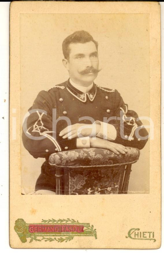 Fotografia d epoca originale 1890 ca CHIETI REGIO ESERCITO Ritratto di ufficiale Foto Germano FASOLI CDV 1