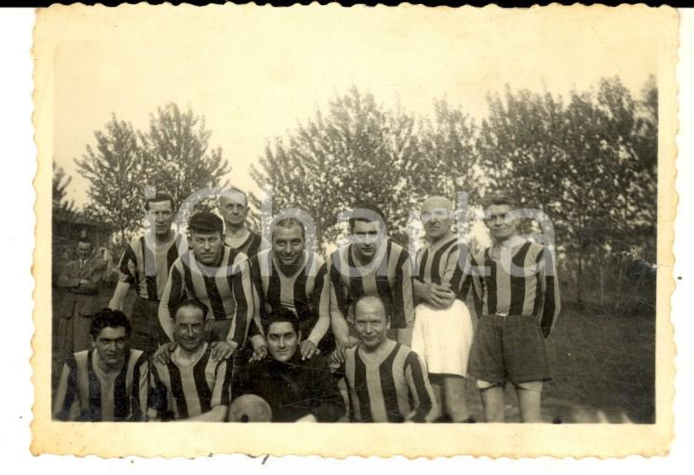 Fotografia d epoca originale 1940 ca AREA LOMBARDA CALCIO Una squadra amatoriale Foto VINTAGE 9x6 cm 1