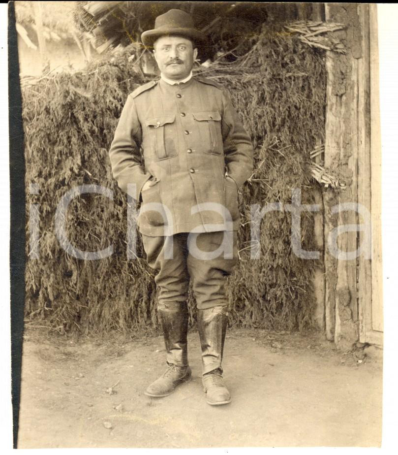Fotografia d epoca originale 1909 s.l. REGIO ESERCITO Ritratto di ufficiale in zona rurale  Foto 10x12 cm 1