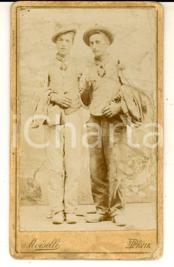 Fotografia d epoca originale 1890 ca PAVIA Ritratto di due fratelli con fazzoletto al collo  Foto MOISELLI 1