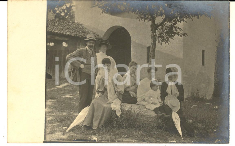 Fotografia d epoca originale 1910 ca ITALIA Ritratto di famiglia durante una gita in campagna Foto VINTAGE 1