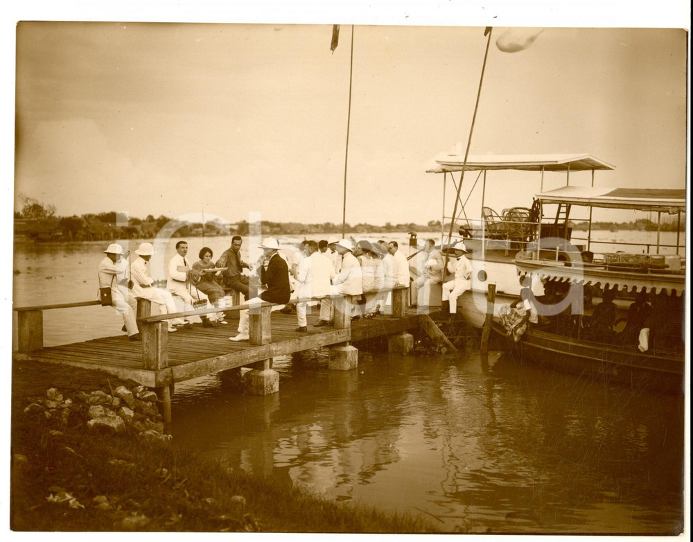 Fotografia d epoca originale 1925 BANGKOK THAILANDIA Italiani durante una merenda sul fiume  Foto 21x16 1
