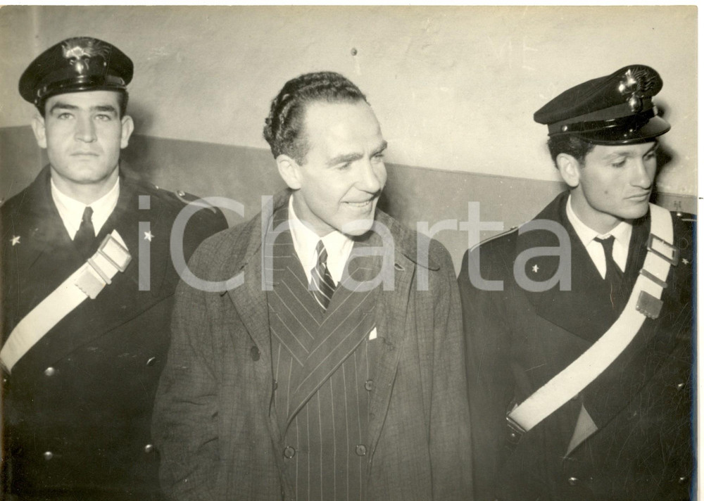 Fotografia d epoca originale 1951 BOLOGNA Ettore GRANDE prima di entrare nell aula del processo  Foto 1