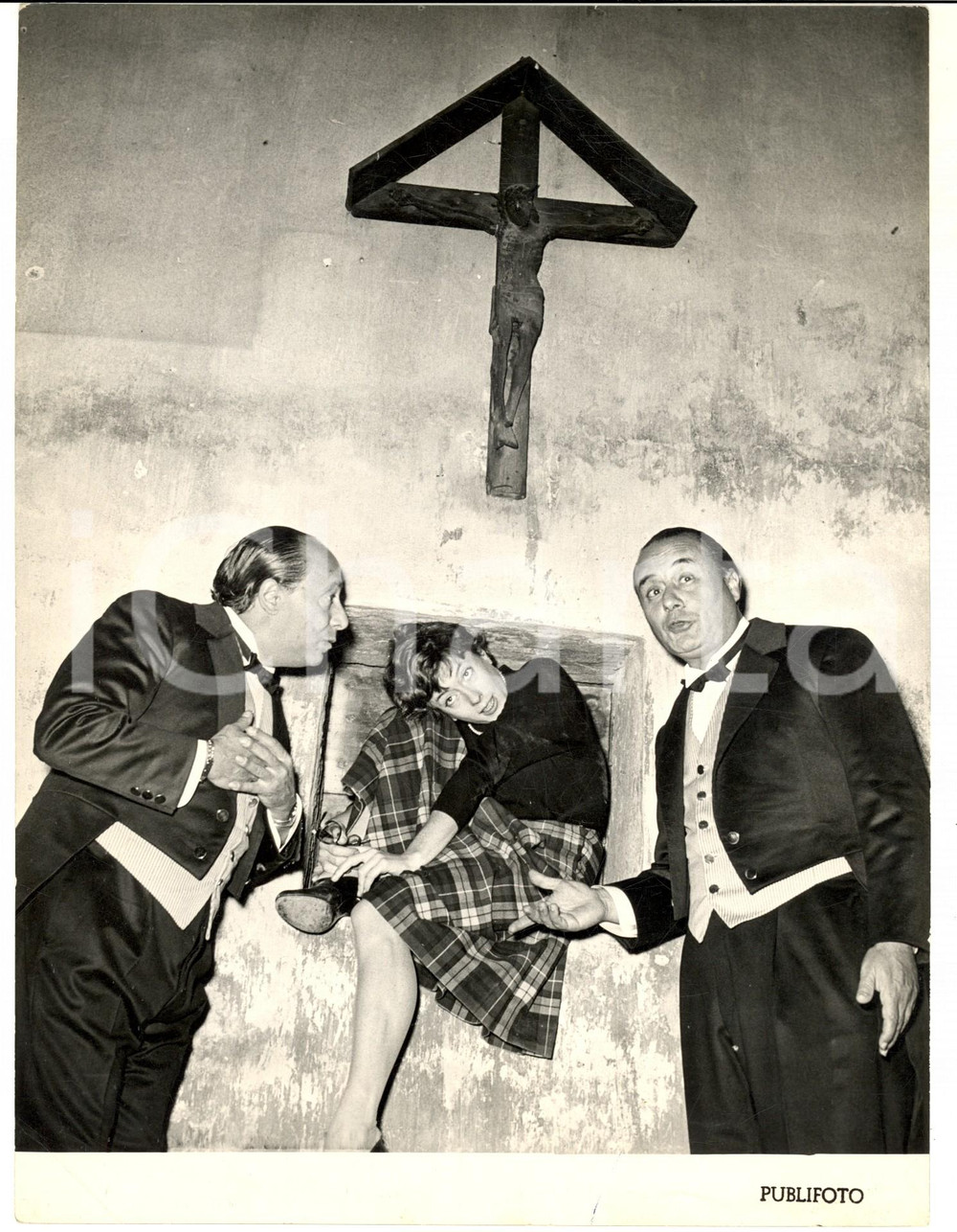 Fotografia d epoca originale 1950 ca TEATRO TORINO  MACARIO sulla scena di una commedia  Foto 18x24 1