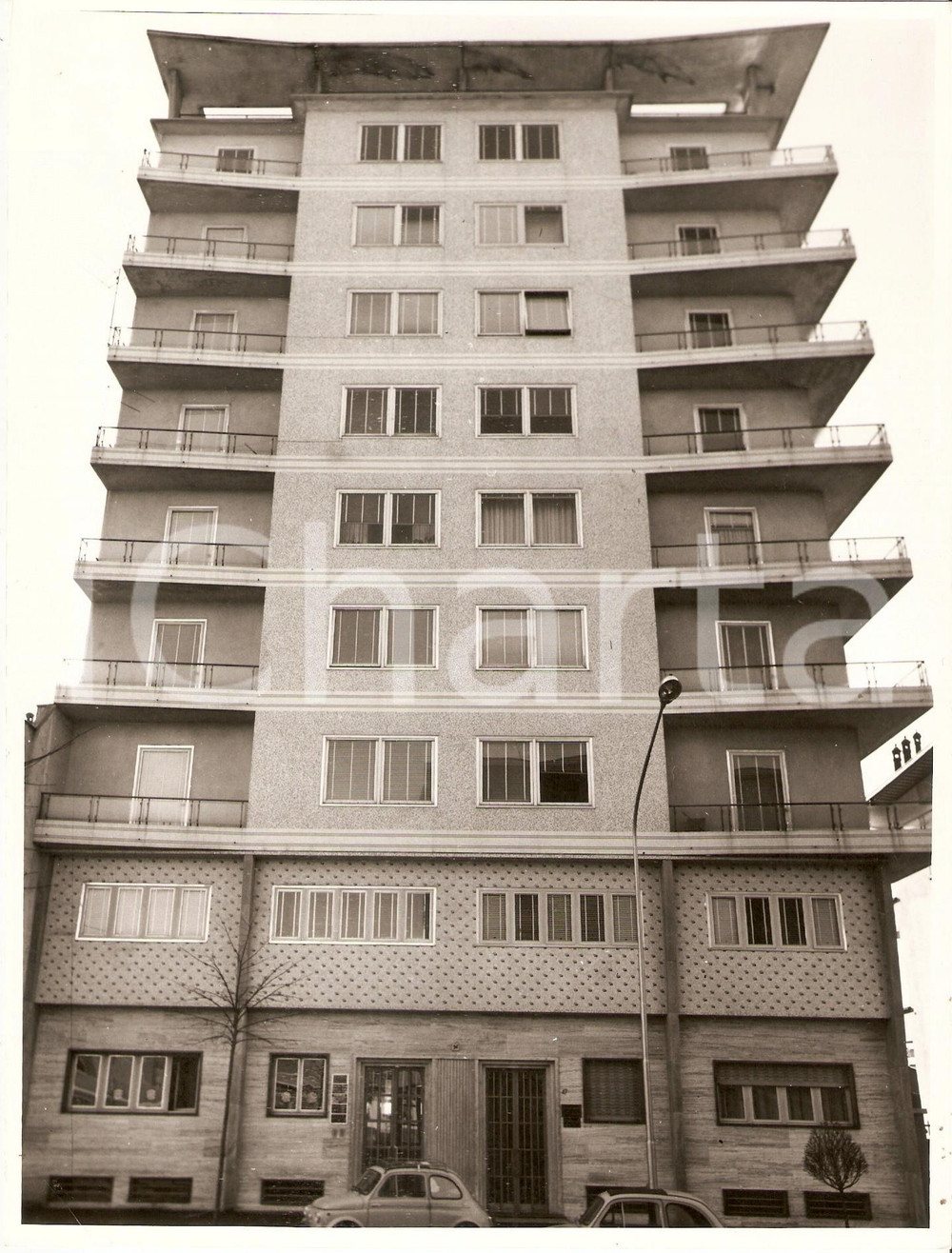 Fotografia d epoca originale 1975 ca VOGHERA PV Via Gramsci  Veduta del condominio Foto 18x24 cm 1