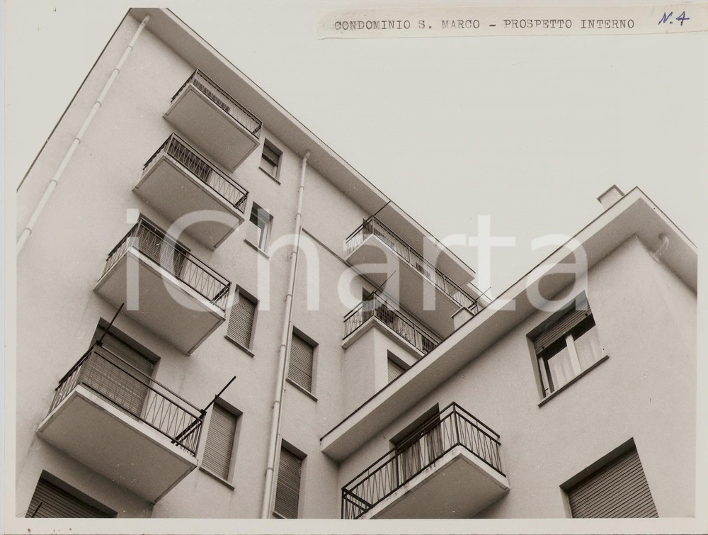 Fotografia d epoca originale 1975 ca VOGHERA PV Condominio San Marco  Prospetto interno Foto18x24 cm 1