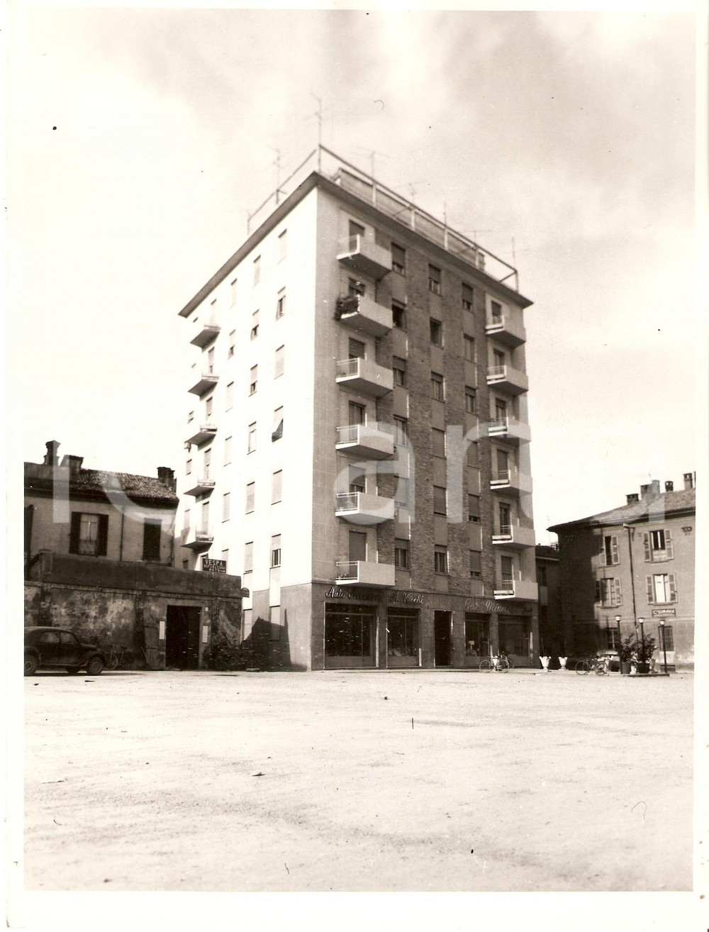Fotografia d epoca originale 1975 ca VOGHERA Bar Minerva  Officina VECCHI riparazione Vespe PIAGGIO Foto 1