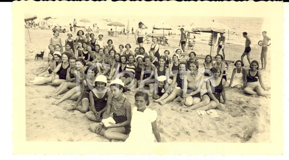 Fotografia d epoca originale 1940 ca FINALE LIGURE Gruppo di bambini di una colonia estiva Foto 12x6 1