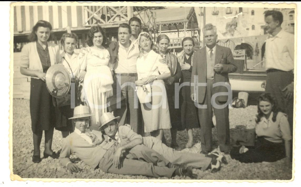 Fotografia d epoca originale 1949 NAPOLI / Costiera Amalfitana  Ritratto di gruppo di turisti  Foto CURIOSA 1