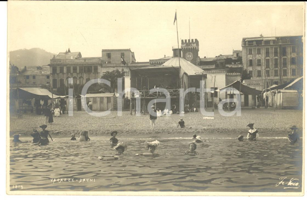 Fotografia d epoca originale 1910 ca VARAZZE Bagni  Donne in mare vestite  Foto cartolina VINTAGE RARA 1