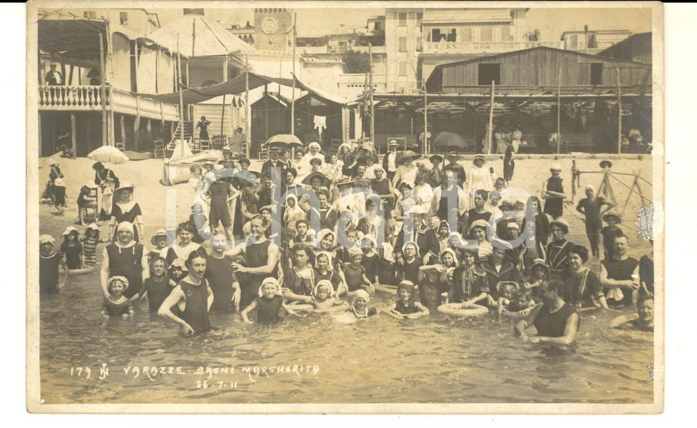 Fotografia d epoca originale 1911 VARAZZE Bagni Margherita  Villeggianti in acqua   Foto cartolina VINTAGE 1