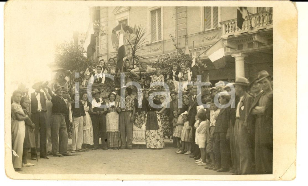 Fotografia d epoca originale 1930 ca ITALIA CARNEVALE Festa in abiti contadini con carro Foto MORINI CURIOSA 1