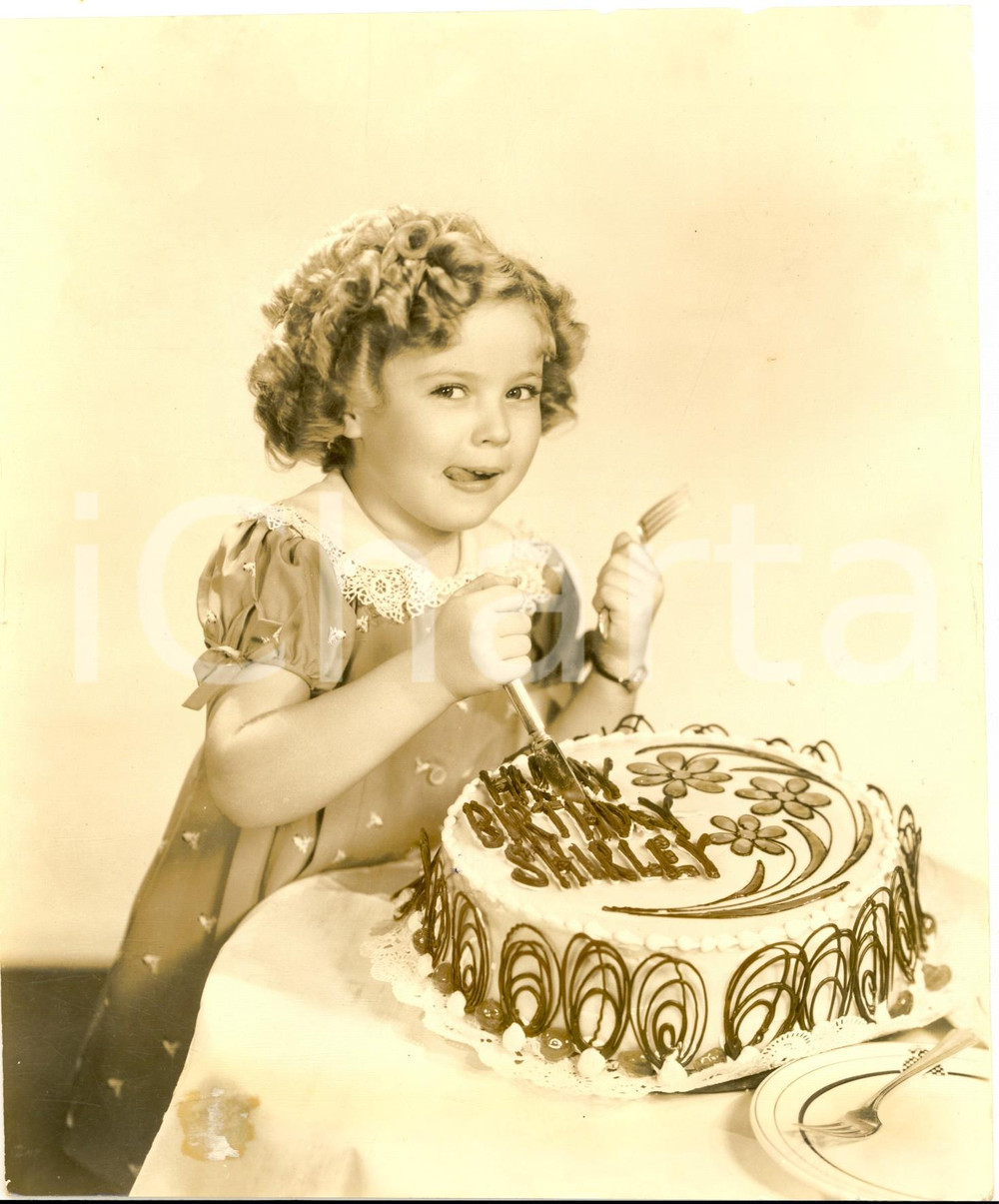1937 CINEMA Shirley TEMPLE taglia la torta del suo 9° compleanno - Foto 18x24 cm