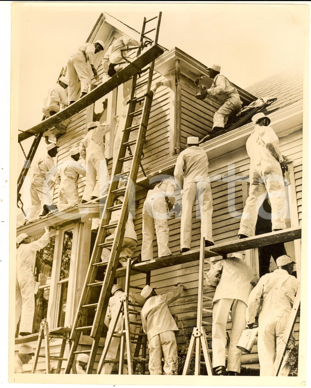 Fotografia d epoca originale 1940 OMAHA NEB House painted in four minutes by 110 painters  Photo 1