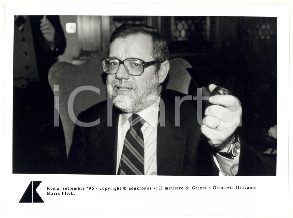 1996 ROMA Ministro Giovanni Maria FLICK regge una pipa *Foto 17x24 cm