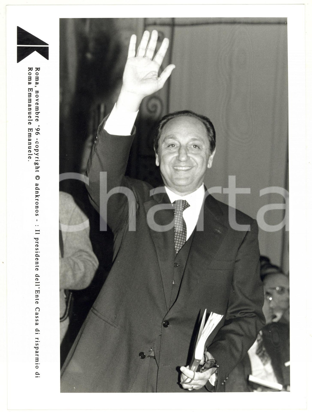 Fotografia d epoca originale 1996 ROMA Emmanuele EMANUELE saluta i giornalisti Foto 17x24 cm 1