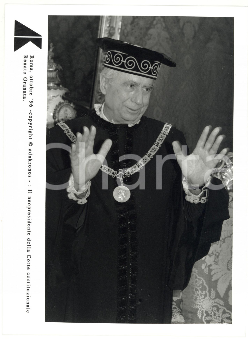 Fotografia d epoca originale 1996 ROMA Presidente della Corte costituzionale Renato GRANATA in toga FOTO 1