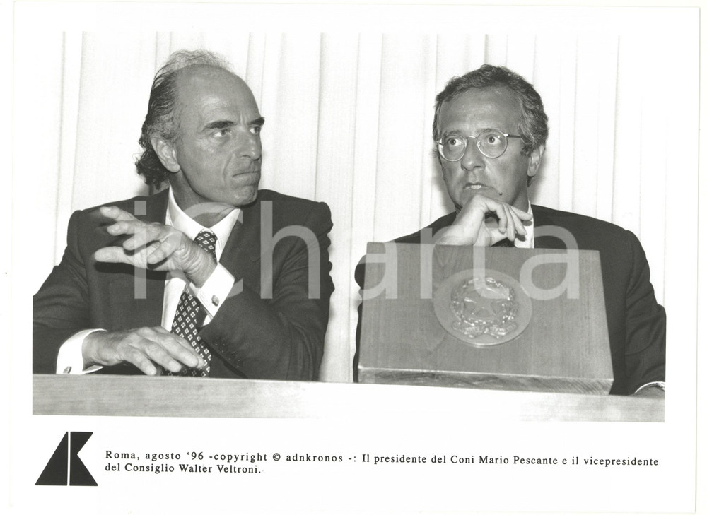 Fotografia d epoca originale 1996 ROMA Walter VELTRONI e Mario PESCANTE presidente del CONI  Foto 24x17 cm 1