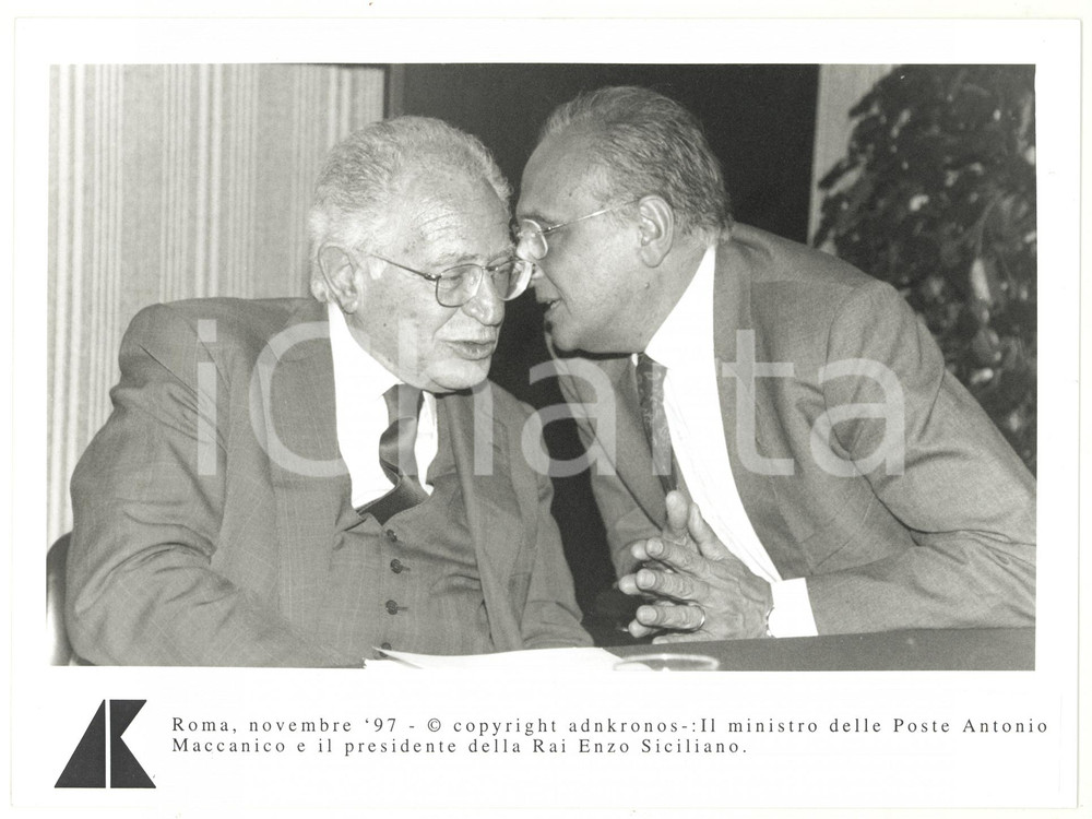 Fotografia d epoca originale 1997 ROMA Enzo SICILIANO parla all orecchio di Antonio MACCANICO  Foto 24x17 1