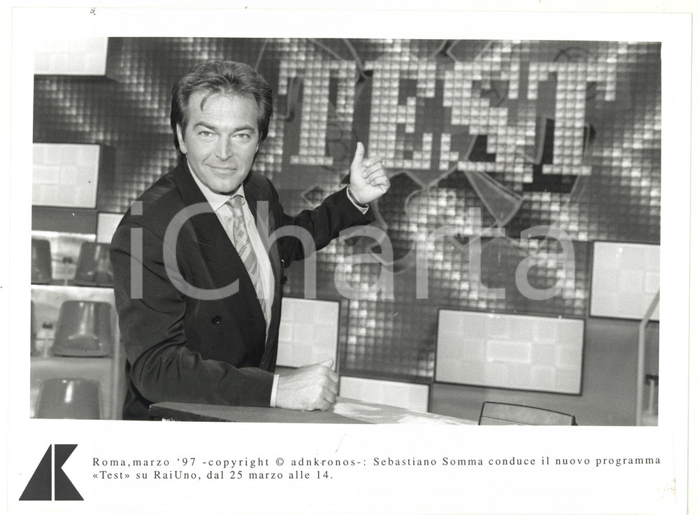Fotografia d epoca originale 1997 ROMA  RAI UNO Sebastiano SOMMA conduce il programma TEST  Foto 24x17 1