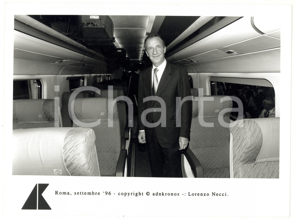 Fotografia d epoca originale 1996 ROMA  FERROVIE DELLO STATO Lorenzo NECCI visita i nuovi treni Foto 24x17 1